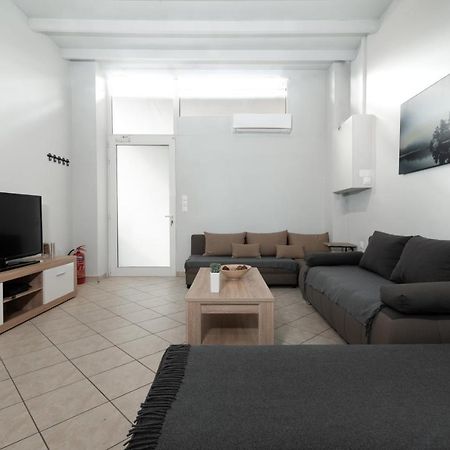 Spacious Apartment-600M From The Subway Athens Exterior photo