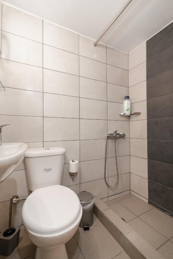 Spacious Apartment-600M From The Subway Athens Exterior photo